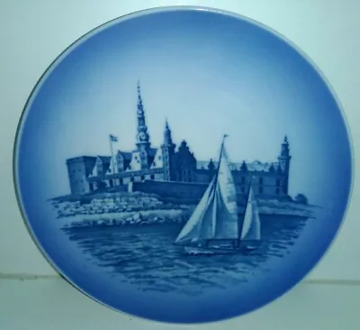 Buy 2 X VINTAGE ROYAL COPENHAGEN DENMARK BLUE & WHITE WALL PLATES, LARGE AND SMALL  • 2.99£