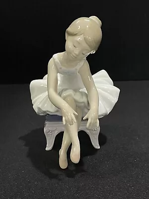 Buy Lladro 8125 Little Ballerina Girl Sitting On Stool Porcelain Figurine • 166.82£