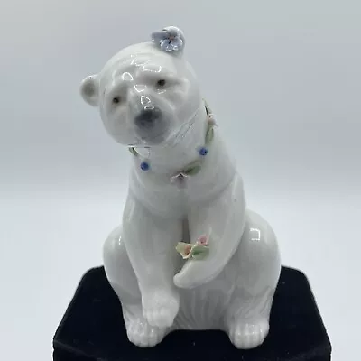 Buy Lladro Porcelain Polar Bear Resting With Flowers, #6355 READ DESCRIPTION • 23.29£