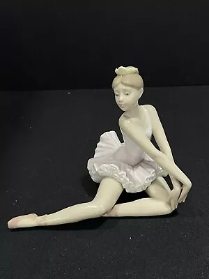 Buy Lladro 6174 Graceful Pose Ballerina Sitting Porcelain Figurine • 138.86£