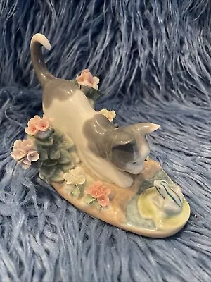 Buy Lladro 1442 Kitty Confrontation Cat With Frog & Flowers Porcelain Figurine • 74.55£