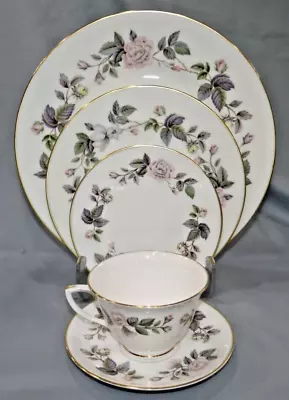 Buy Royal Worcester JUNE GARLAND 6 Place Settings - 30 Pieces • 111.82£