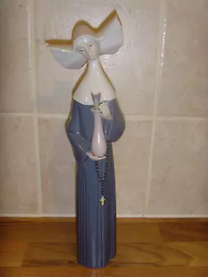 Buy Lladro Nun Holding A Vase Of Flowers Titled Serene Moment Model Number 5550 • 49.99£
