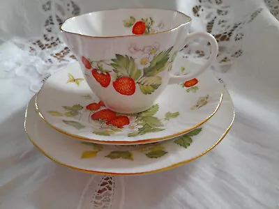 Buy Queens Rosina China Virginia Strawberry Trio • 28£