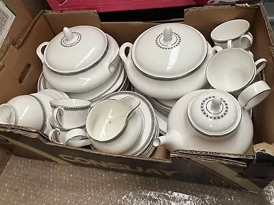 Buy Royal Doulton H5008 RAVENSWOOD Tea & Dinner Ware 42 Pieces • 125£