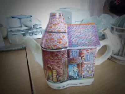 Buy Sadler The Old Pottery Teapot • 3£