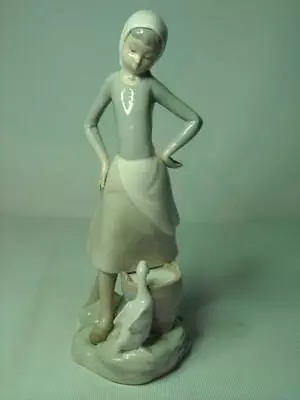 Buy Lladro GIRL WITH MILK PAIL Figurine 9.5  Tall 7 Photos 4682 Feeding Geese Goose • 19.95£