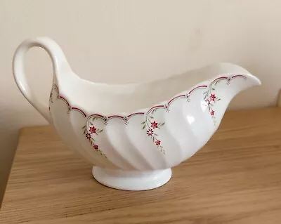 Buy Wedgwood Bone China 'Pink Garland' Gravy Boat / Sauce Bowl (H=13cm, L=21cm) • 6.50£