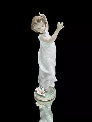 Buy LLADRO Figurine  Lily Symbol Of Purity #6989 • 59£