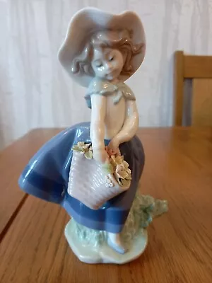 Buy Lladro 5222 Pretty Pickings Girl With Basket Of Flowers • 18£