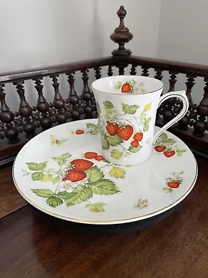 Buy QUEEN'S VIRGINIA STRAWBERRY MUG WITH SNACK PLATE / Tennis Plate • 14.99£