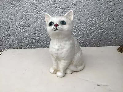 Buy Royal Doulton White Kitten - Cat With Blue Eyes Figurine  • 9.99£