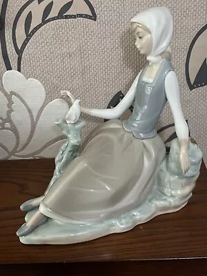 Buy Vintage Lladro Figurine ' Sheperdess With Dove ' 4660 • 14.99£