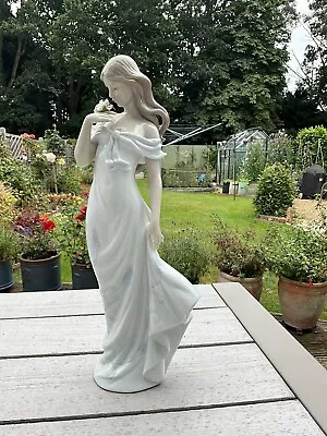 Buy LLADRO A Flower's Whisper 37cm Woman Figurine • 24.81£