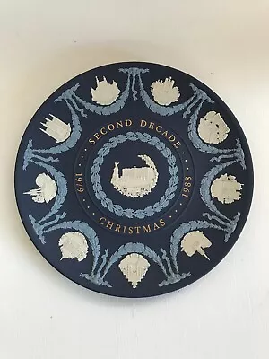Buy Wedgwood Tri-coloured Second Decade Christmas Plate • 59.99£