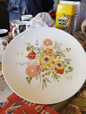 Buy Excellent Wedgwood SUMMER BOUQUET SALAD/DESSERT PLATE - 23cms      • 7£