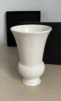 Buy Vintage Cream Wedgewood Etruria & Barlaston Thistle Shaped Vase / Urn 21cm Tall • 9.55£