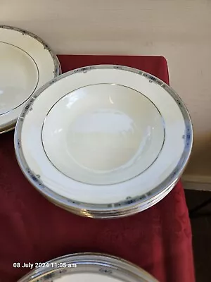 Buy Wedgewood Amherst China Dinner Service • 80£