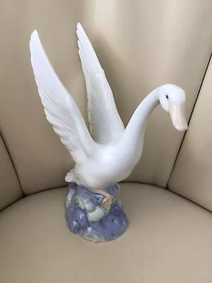 Buy NAO Swan From Lladro Spain 8 Inches Tall • 7£