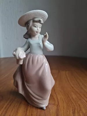 Buy Lladro NAO - Girl With Flower Basket - Perfect Condition • 19.99£