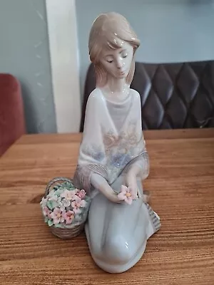 Buy Lladro  Flower Song  Girl Kneeling With Basket Of Flowers #7607_ 1988 • 59.99£