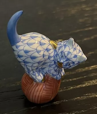 Buy SIGNED Herend Blue Fishnet 24k Mischievous Cat On Yarn 5224 ~ Mint! • 135.13£