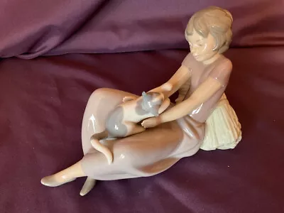 Buy LLADRO NAO Figurine,  Girl With Cat,  Retired A23-MY • 24.99£