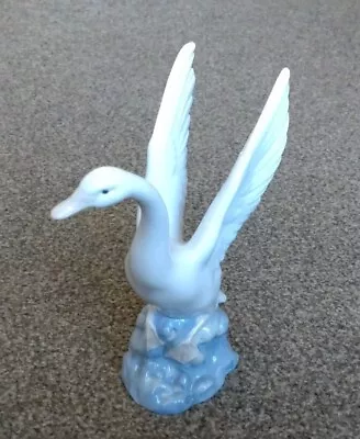 Buy Nao By Lladro Swan Figurine Porcelain Swan  • 4£
