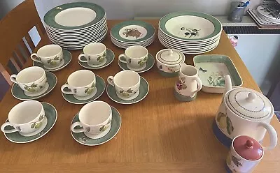 Buy Lovely Wedgwood Dinner Service - Sarah's Garden • 450£