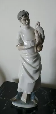 Buy Vintage Lladro Obstetrician Doctor With Baby Figurine G-17S Retired 14 1/4   #25 • 75.49£