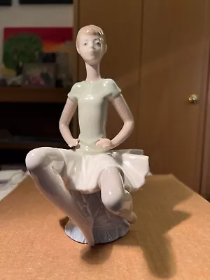 Buy Ballerina LLADRO #1360 Laura Sitting On Stool Porcelain Figurine (Retired) • 74.55£