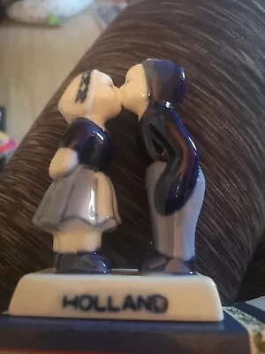 Buy Delft Couple Kissing Holland Souvenir • 5£