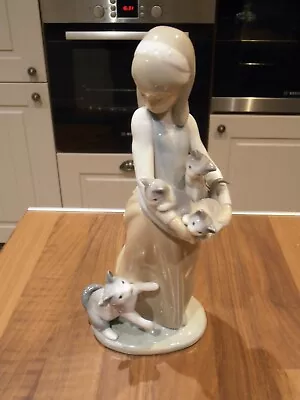 Buy LLADRO  Following Her Cats  Figurine No 1309 • 69.99£