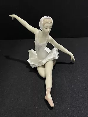 Buy Lladro 5920 Swan Ballet Sitting Ballerina Porcelain Figurine • 82.94£