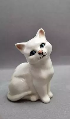 Buy BESWICK WHITE KITTEN/CAT GREEN EYES No.29 AND IMPRESSED AND PRINTED  BASE • 5£