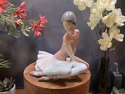 Buy Lladro Ballet Figurine Shelley Ballerina Sitting 1357 • 95.50£