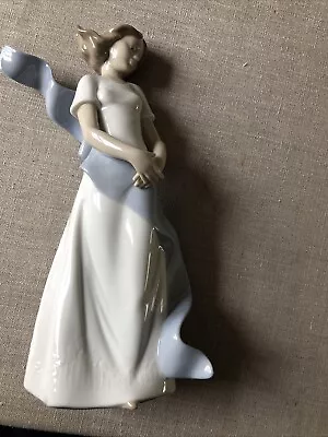 Buy Nao Kissed By The Wind 1425 Figurine. Elegantly Demure • 18.19£