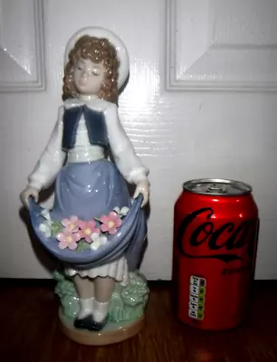 Buy Exquisite Nao By Lladro Figurine ~ Girl Holding Flowers In Skirt ~ Excellent • 19.99£