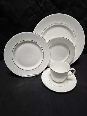 Buy Royal Doulton Lace Point 5 Piece Place Setting • 28.88£