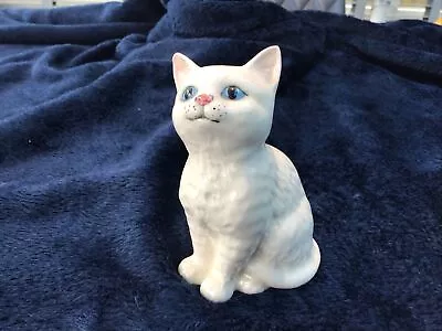 Buy Beswick White Kitten Sitting • 2.99£