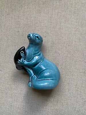 Buy VINTAGE POOLE POTTERY BLUE OTTER WITH BLACK FISH / SALMON FIGURINE 11.5cm HIGH • 5.87£