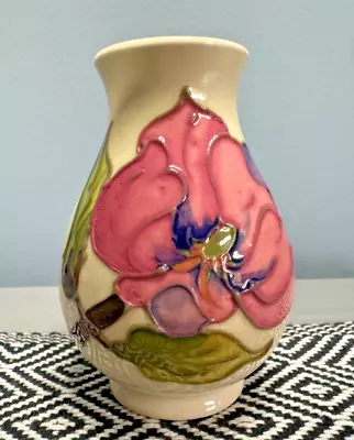 Buy Moorcroft Vase 'Magnolia' On White Made In England 9.5cm • 35£