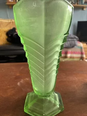 Buy Vintage Davidson Frosted Green Chevron Pattern Glass Vase • 10£
