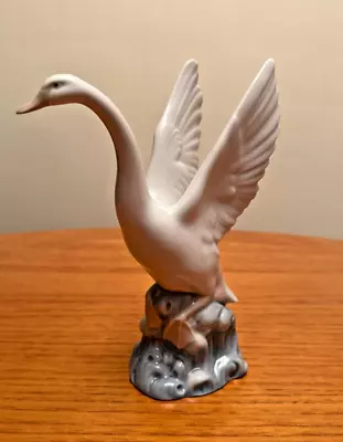 Buy Swan Ornament Lladro Figurine - Swan With Outstretched Wings - B9 • 29£
