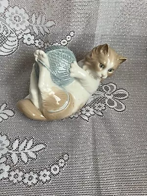 Buy Nao Lladro Cat Playing With Ball Of Wool Mint Condition • 11.99£