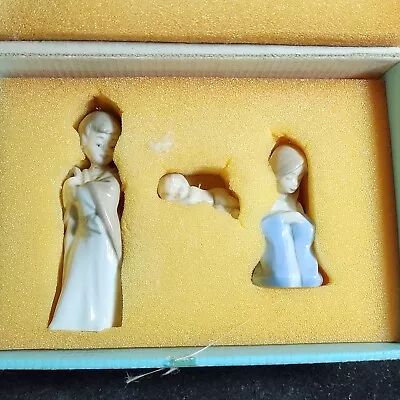 Buy Lladro Mini Ornament Set Figure Sagrada Familia 5.657 Porcelain Holy Family  • 41.83£