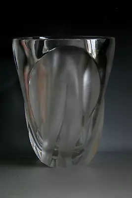 Buy Lalique Ingrid Glass Vase • 790£