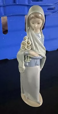 Buy Lladro Figurine Girl With Flowers / Calla Lillies #4650 • 5£