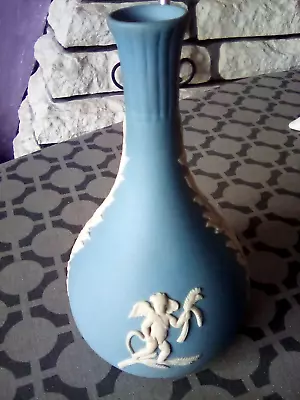 Buy WEDGEWOOD JASPERWARE BUD VASE VINTAGE 80s WHITE ON BLUE CHERUB 5.5 INCHES TALL • 4.99£