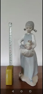Buy Lladro Figurines Girl With Cat • 25£
